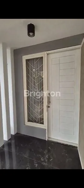 image MURAHHH POOLL!! RUMAH SIAP HUNI.!! FULL RENOV JADI AKA BARU GRESS!! WISATA SEMANGGI  RUNGKUT MINIMALIS (2)