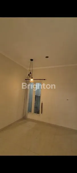 image MURAHHH POOLL!! RUMAH SIAP HUNI.!! FULL RENOV JADI AKA BARU GRESS!! WISATA SEMANGGI  RUNGKUT MINIMALIS (3)