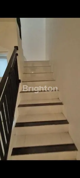 image MURAHHH POOLL!! RUMAH SIAP HUNI.!! FULL RENOV JADI AKA BARU GRESS!! WISATA SEMANGGI  RUNGKUT MINIMALIS (7)