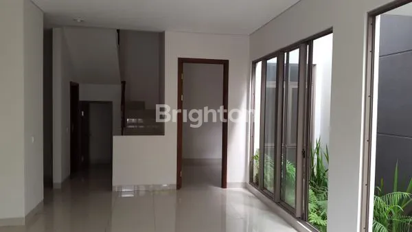 image RUMAH NYAMAN LINGKUNGAN AMAN DI GREENWICH BSD SIAP HUNI (3)