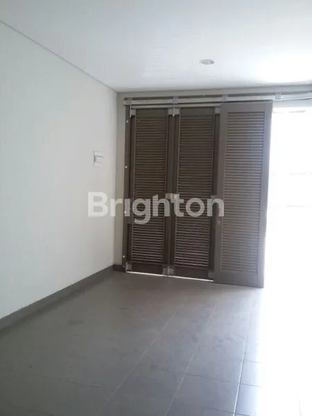 image RUMAH NYAMAN LINGKUNGAN AMAN DI GREENWICH BSD SIAP HUNI (6)