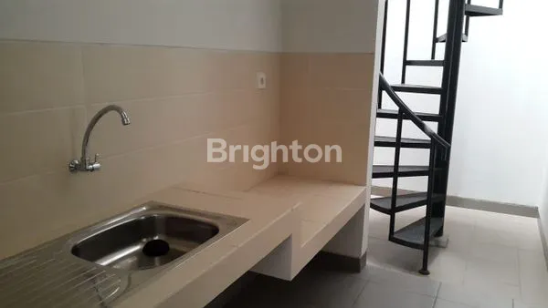 image RUMAH NYAMAN LINGKUNGAN AMAN DI GREENWICH BSD SIAP HUNI (7)