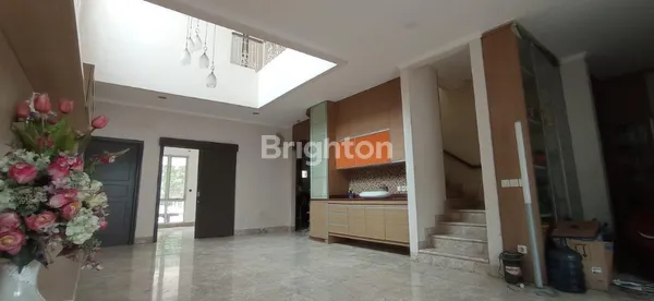 image RUMAH LUAS DAN BESAR DI CLUSTER FRANGIPANI - DE PARK, BSD (2)