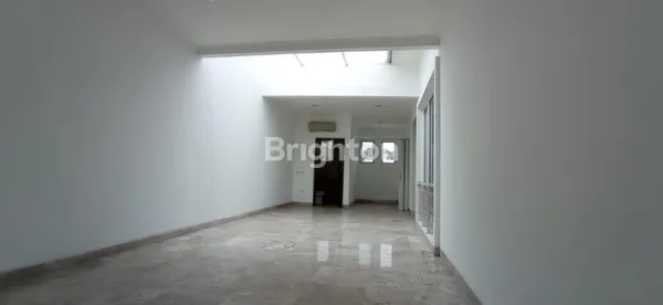 image RUMAH LUAS DAN BESAR DI CLUSTER FRANGIPANI - DE PARK, BSD (6)