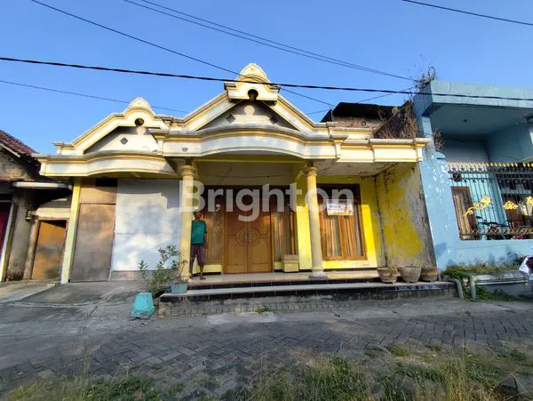 RUMAH DEKAT HOTEL ASTON, PASAR SAMBIREJO DAN OUTLET BLUDER COKRO MADIUN