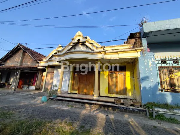 image RUMAH DEKAT HOTEL ASTON, PASAR SAMBIREJO DAN OUTLET BLUDER COKRO MADIUN (2)
