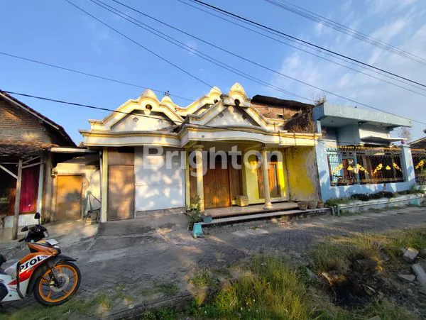 image RUMAH DEKAT HOTEL ASTON, PASAR SAMBIREJO DAN OUTLET BLUDER COKRO MADIUN (3)
