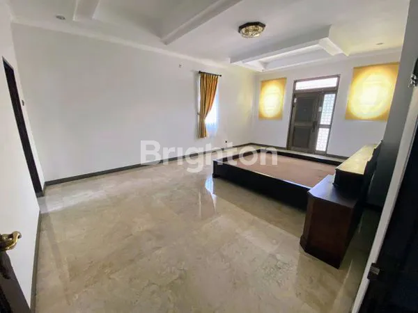 image RUMAH BESAR MEWAH DI SLIPI JAKARTA BARAT  (6)