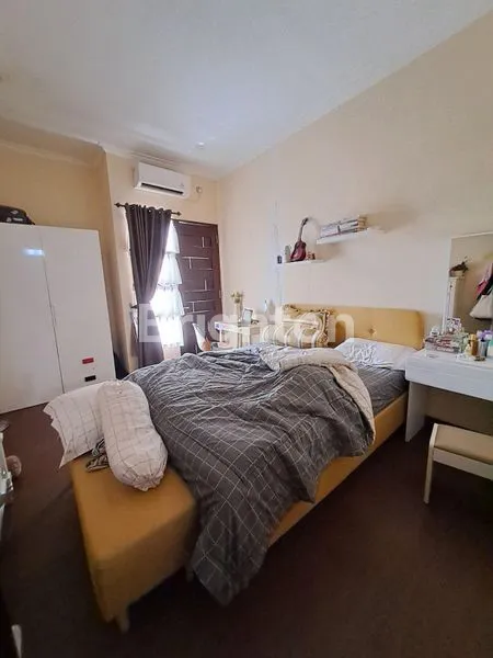 image RUMAH MODERN DUA SETENGAH LANTAI DI PERUMAHAN BALIKPAPAN BARU  (6)