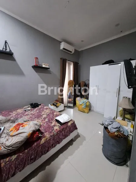 image RUMAH MODERN DUA SETENGAH LANTAI DI PERUMAHAN BALIKPAPAN BARU  (5)