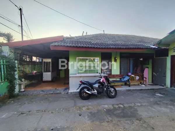image RUMAH DEKAT LAPANGAN CILIWUNG, UNIVERSITAS MERDEKA (UNMER) & POLITEKNIK NEGERI MADIUN (2)