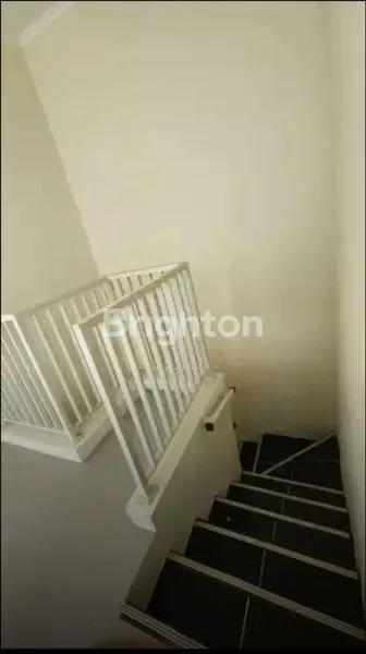 image RUMAH MODERN ELEGAN BERKELAS DI LINGKUNGAN RINDANG DAN ASRI (8)