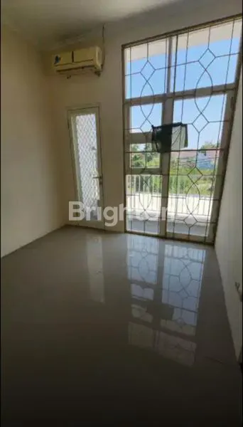 image RUMAH MODERN ELEGAN BERKELAS DI LINGKUNGAN RINDANG DAN ASRI (6)