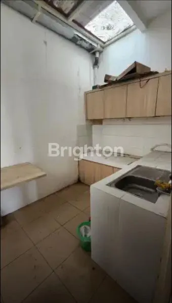 image RUMAH MODERN ELEGAN BERKELAS DI LINGKUNGAN RINDANG DAN ASRI (4)