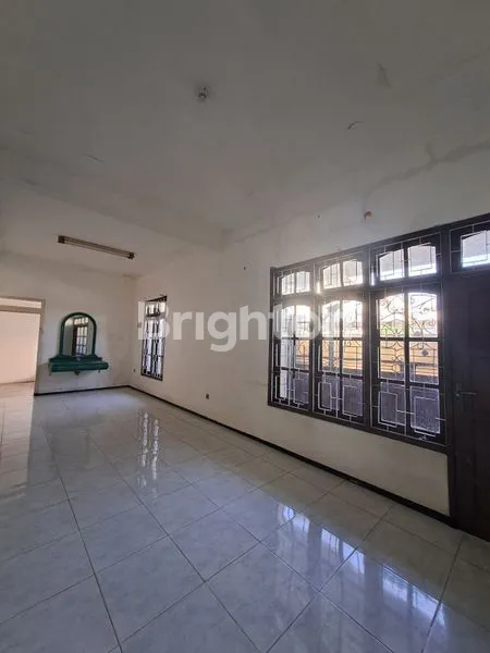 image TURUN HARGA!!! RUMAH 1,5 LANTAI ++. MENGHADAP  JALAN SIDOYOSO DEKAT  KENJERAN KAPASAN PASAR ATOM ITC MEGA GROSIR RS ADI HUSADA KAPASARI PASAR TAMBAK REJO KAZA MALL RS SOEWANDHI (4)