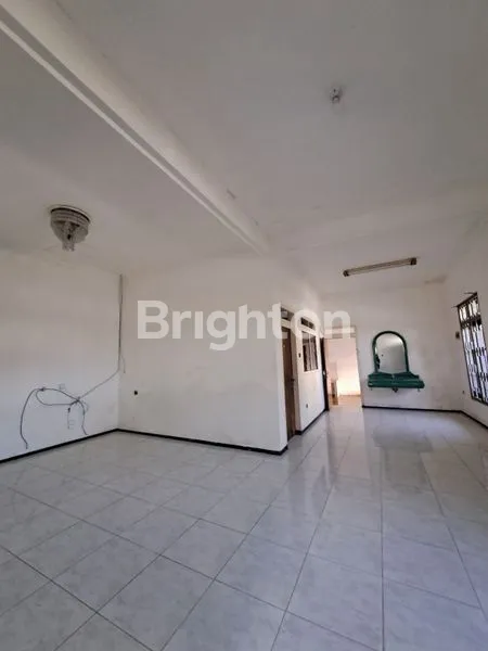 image TURUN HARGA!!! RUMAH 1,5 LANTAI ++. MENGHADAP  JALAN SIDOYOSO DEKAT  KENJERAN KAPASAN PASAR ATOM ITC MEGA GROSIR RS ADI HUSADA KAPASARI PASAR TAMBAK REJO KAZA MALL RS SOEWANDHI (2)