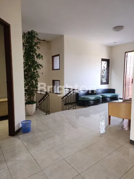 image RUMAH MEWAH 2 LANTAI SIAP HUNI (3)