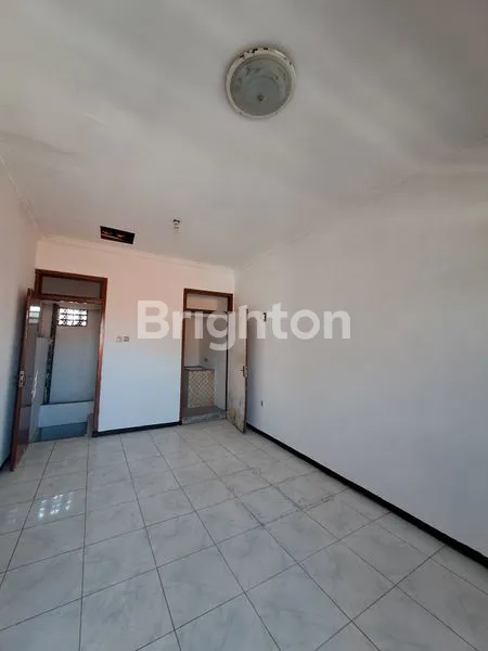 image HARGA TURUN!!! RUMAH 1,5 LANTAI SIAP HUNI DEKAT RAYA KENJERAN PASAR ATOM ITC MEGA GROSIR RS ADI HUSADA PASAR TAMBAK REJO RS SOEWANDHI (7)