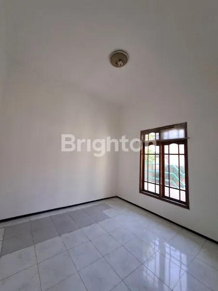 image HARGA TURUN!!! RUMAH 1,5 LANTAI SIAP HUNI DEKAT RAYA KENJERAN PASAR ATOM ITC MEGA GROSIR RS ADI HUSADA PASAR TAMBAK REJO RS SOEWANDHI (5)