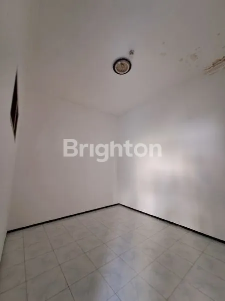 image HARGA TURUN!!! RUMAH 1,5 LANTAI SIAP HUNI DEKAT RAYA KENJERAN PASAR ATOM ITC MEGA GROSIR RS ADI HUSADA PASAR TAMBAK REJO RS SOEWANDHI (6)