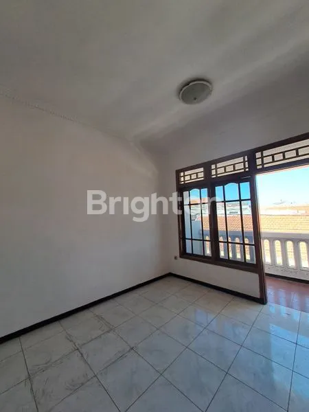 image HARGA TURUN!!! RUMAH 1,5 LANTAI SIAP HUNI DEKAT RAYA KENJERAN PASAR ATOM ITC MEGA GROSIR RS ADI HUSADA PASAR TAMBAK REJO RS SOEWANDHI (3)