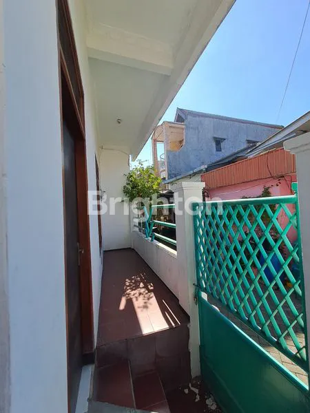 image HARGA TURUN!!! RUMAH 1,5 LANTAI SIAP HUNI DEKAT RAYA KENJERAN PASAR ATOM ITC MEGA GROSIR RS ADI HUSADA PASAR TAMBAK REJO RS SOEWANDHI (2)