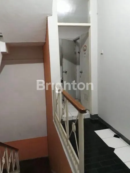 image RUKO 3 LANTAI RAYA BRATANG DEKAT NGAGEL MANYAR (3)