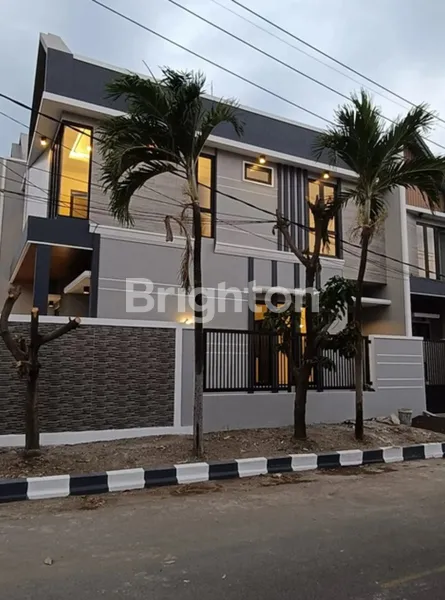 image BRAND NEW HOUSE SUTOREJO 2 LANTAI BONUS FURNISH, SELANGKAH KE RAYA MULYOSARI (2)