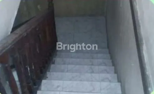 image RUMAH BANGUNAN KOKOH PERLU  RENOVASI ADA KONTRAKAN 2 PINTU DENGAN AKSES TERPISAH  DI CONDET JAKARTA TIMUR (3)