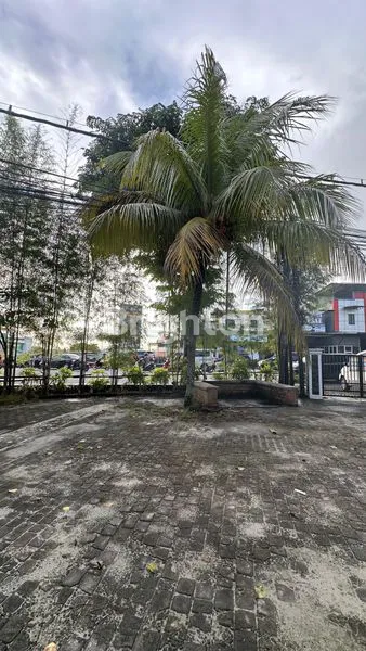 image BANGUNAN LOKASI STRATEGIS BUAT INVEST ATAU KANTOR DAN TEMPAT USAHA (2)