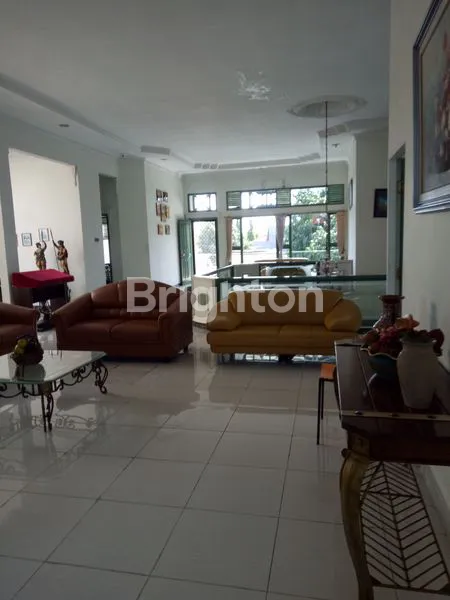 image RUMAH MEWAH LOKASI RAME DI PONDOK JATI (2)