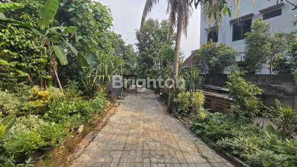 image RUMAH MEWAH HALAMAN LUAS DI PAMULANG DKT KANTOR WALKOT TANGSEL (8)