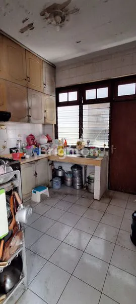 image DIJUAL RUMAH LOKASI STRATEGIS DEKAT GALAXY MALL DI WISMA PERMAI BARAT (6)