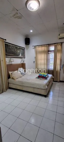 image DIJUAL RUMAH LOKASI STRATEGIS DEKAT GALAXY MALL DI WISMA PERMAI BARAT (7)