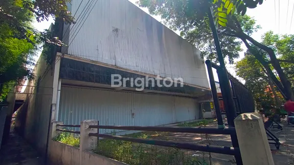 GEDUNG EX SHOWROOM JALUR RAMAI S PARMAN