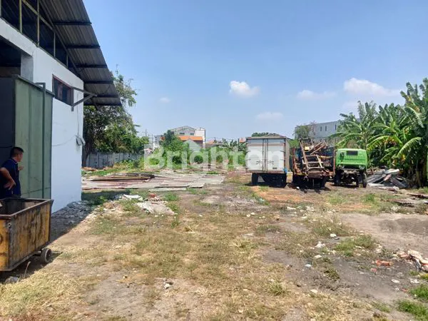 image TANAH SECOND ROAD RAYA KENJERAN BISA UNTUK PARKIR ARMADA  ATAU BENGKEL TERBUKA (2)