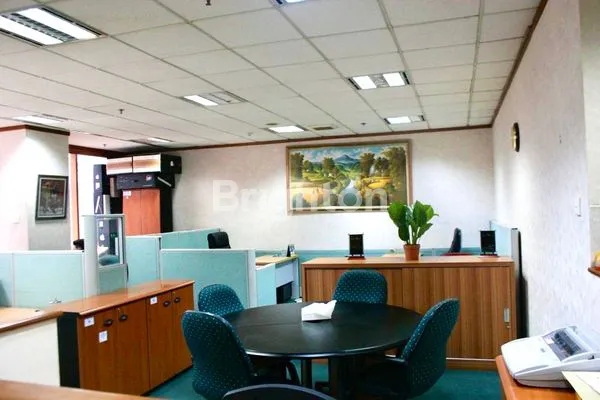 SEWA MURAH OFFICE SPACE MENARA SUDIRMAN 250 M² FULL FURNISHED JAKARTA SELATAN