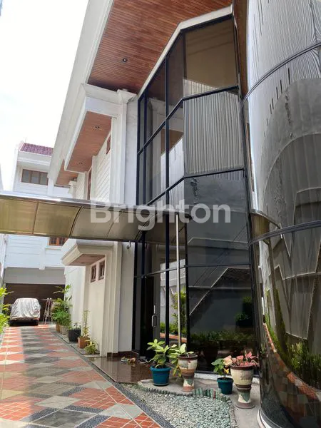image RUMAH TENGAH KOTA DI JALAN UTAMA (3)