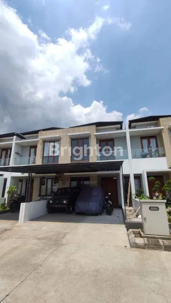 DIJUAL / DISEWAKAN RUMAH 2 LANTAI SIAP HUNI DENGAN DESAIN TROPIS MODERN