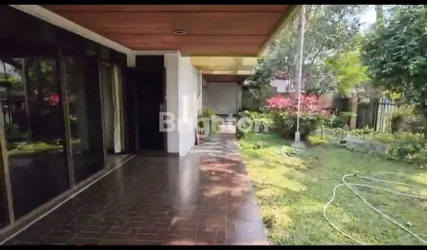 image RUMAH SUPER STRATEGIS DI POROS SEMERU IJEN BOULEVARD KOTA MALANG (8)