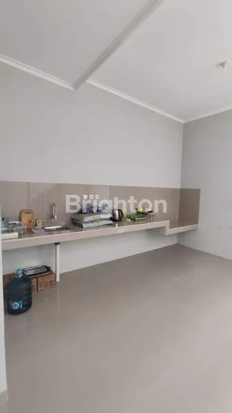 image DIJUAL / DISEWAKAN RUMAH 2 LANTAI SIAP HUNI DENGAN DESAIN TROPIS MODERN (7)