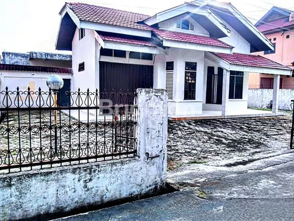 image RUMAH TENGAH KOTA DEKAT JL.SUDIRMAN (1)