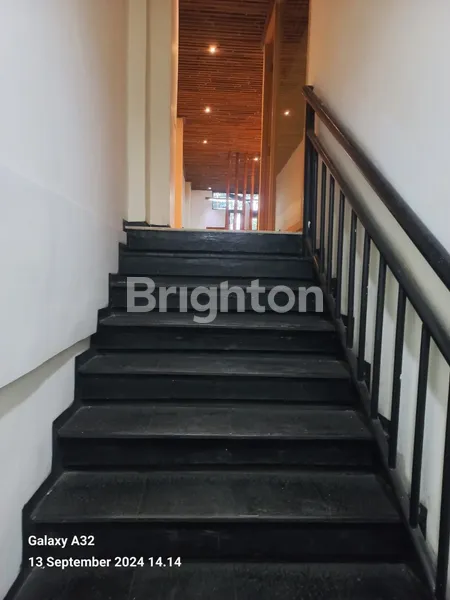 image RUKO PUSAT KOTA  SURABAYA JALAN KEDUNGDORO 4 LANTAI KONDISI BAGUS SIAP PAKAI COCOK BUAT BANK, RESTO, KANTOR, DAN SEGALA USAHA (4)