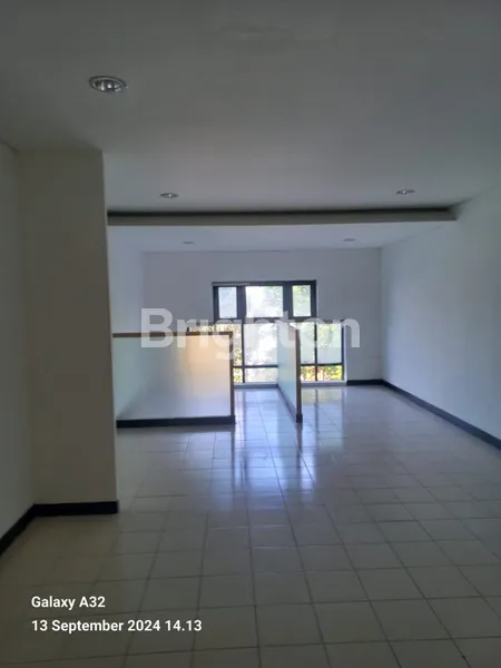 image RUKO PUSAT KOTA  SURABAYA JALAN KEDUNGDORO 4 LANTAI KONDISI BAGUS SIAP PAKAI COCOK BUAT BANK, RESTO, KANTOR, DAN SEGALA USAHA (5)
