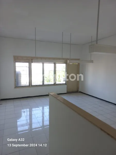 image RUKO PUSAT KOTA  SURABAYA JALAN KEDUNGDORO 4 LANTAI KONDISI BAGUS SIAP PAKAI COCOK BUAT BANK, RESTO, KANTOR, DAN SEGALA USAHA (6)