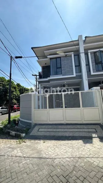 image RUMAH DI MEDOKAN ASRI, SURABAYA (1)