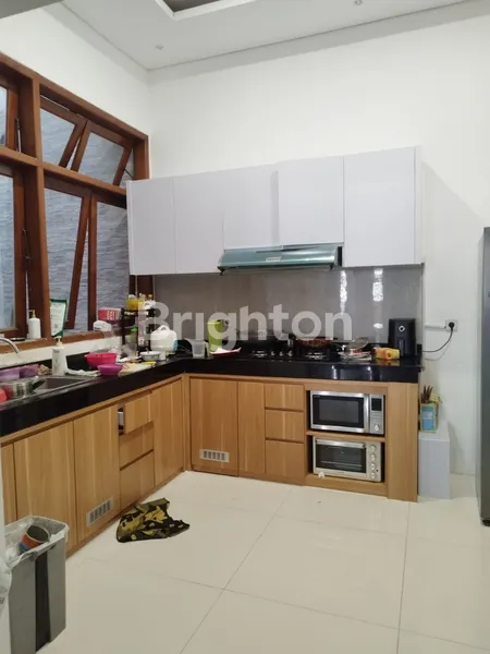 image RUMAH NGINDEN INTAN TIMUR 2 LANTAI BAGUS SIAP HUNI ROW LEBAR (5)