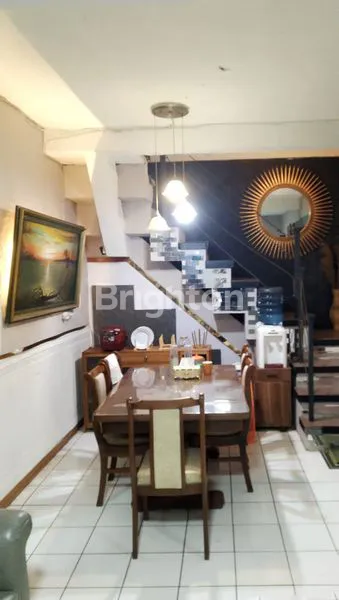 image RUMAH 2 LANTAI SIAP HUNI SANGAT BAGUS (2)