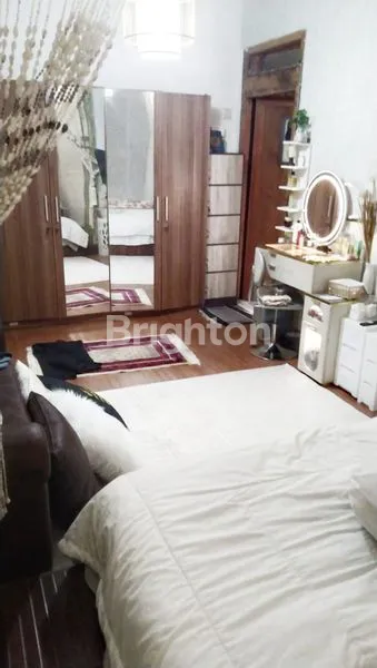 image RUMAH 2 LANTAI SIAP HUNI SANGAT BAGUS (4)