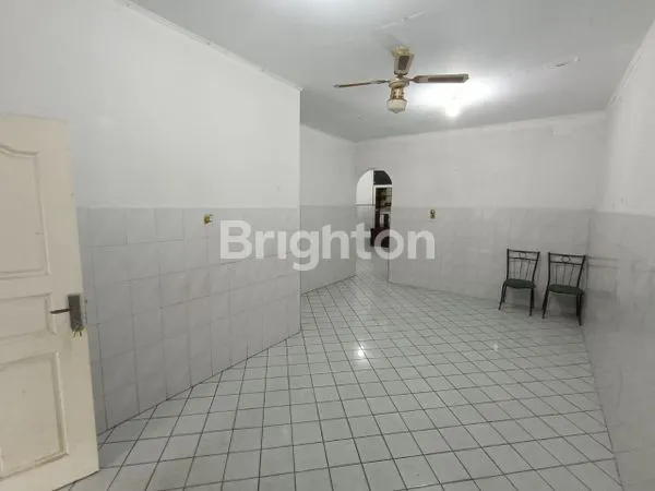 image RUMAH HUNI TEPI JALAN (BISA TEMPAT TINGGAL & USAHA) (4)